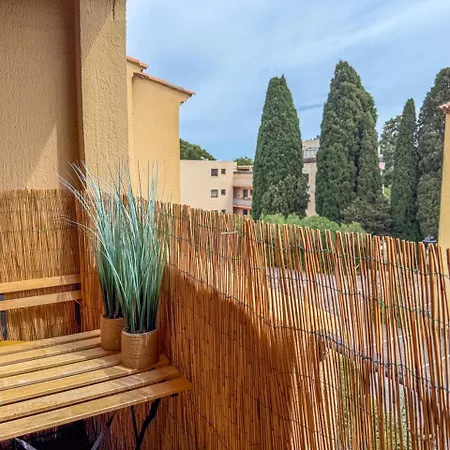 Pour 6 Personnes , De Saint Clair * Le Lavandou