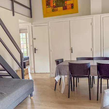 Pour 6 Personnes , De Saint Clair * Le Lavandou